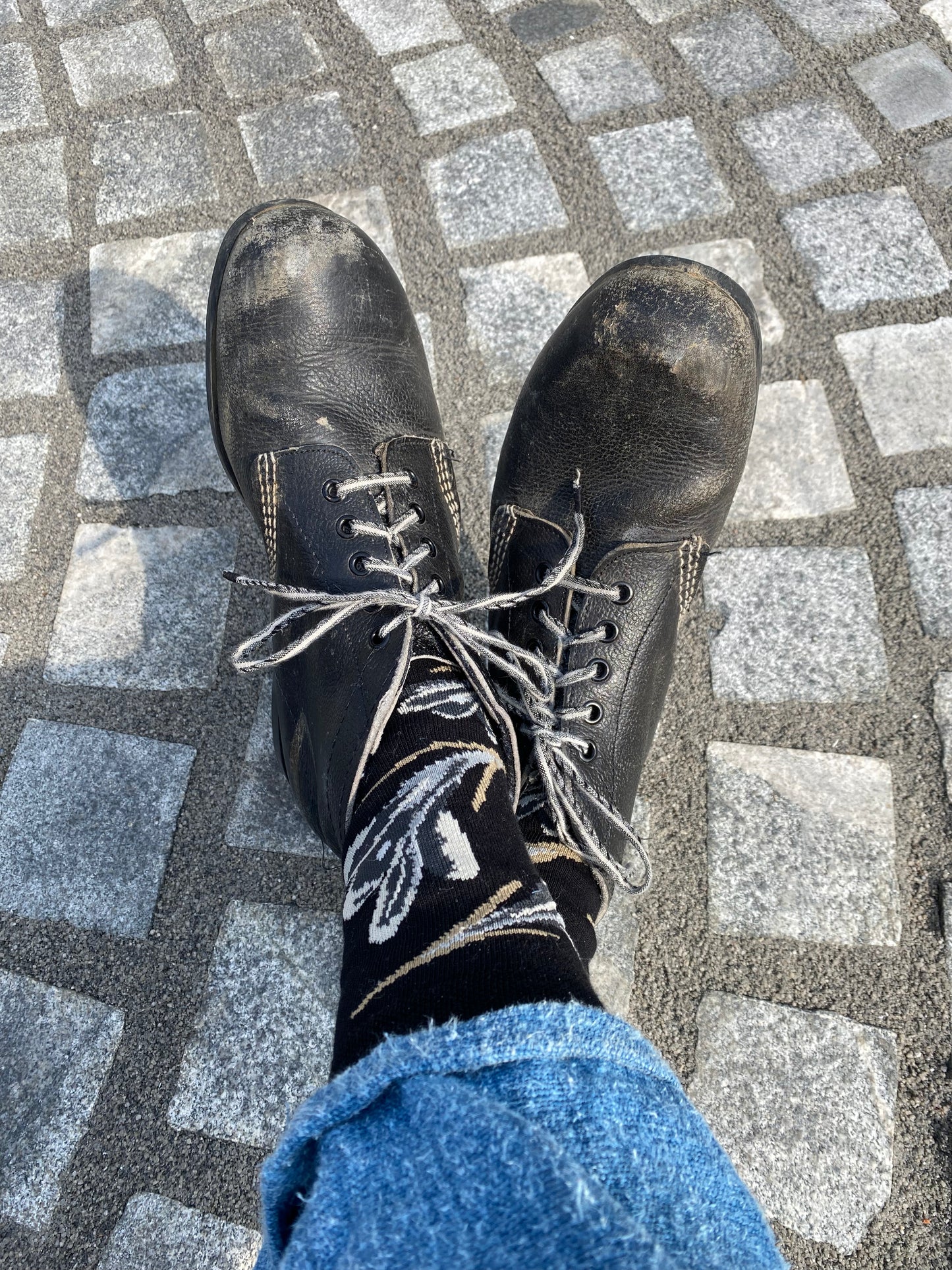 Crocus flowers - black 1 PAIR LEFT