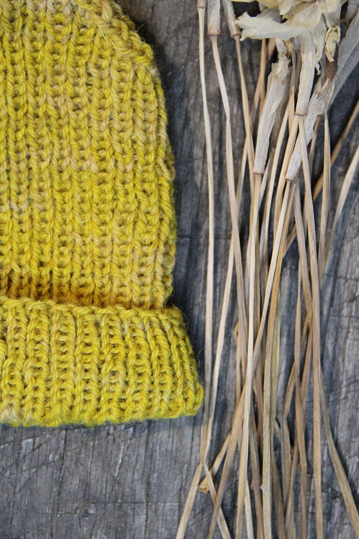 HAND KNITED HAT - YELLOW