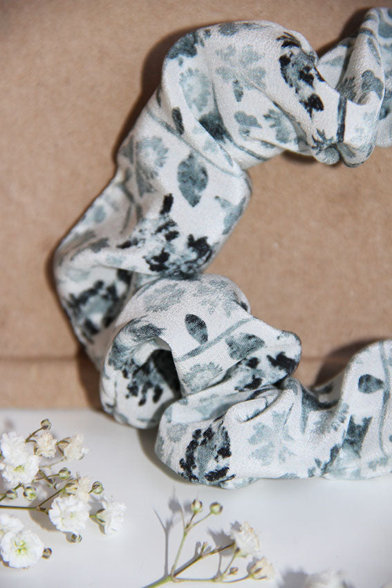FLORAL SCRUNCHIE