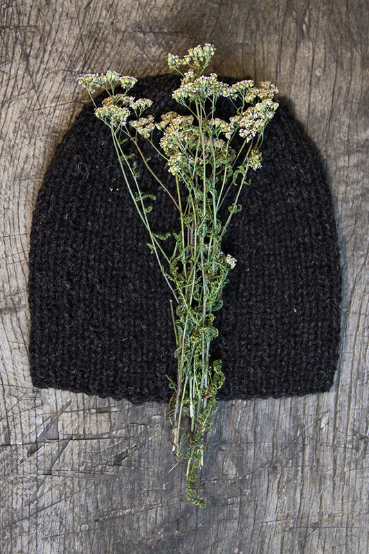HAND KNITED HAT - BLACK
