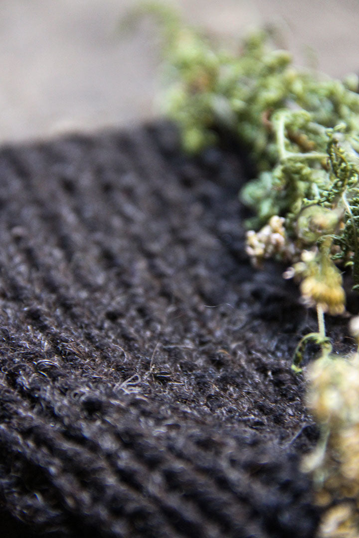 HAND KNITED HAT - BLACK