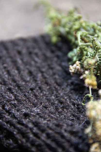 HAND KNITED HAT - BLACK