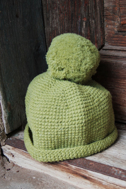 HAND KNITTED HAT - GREEN
