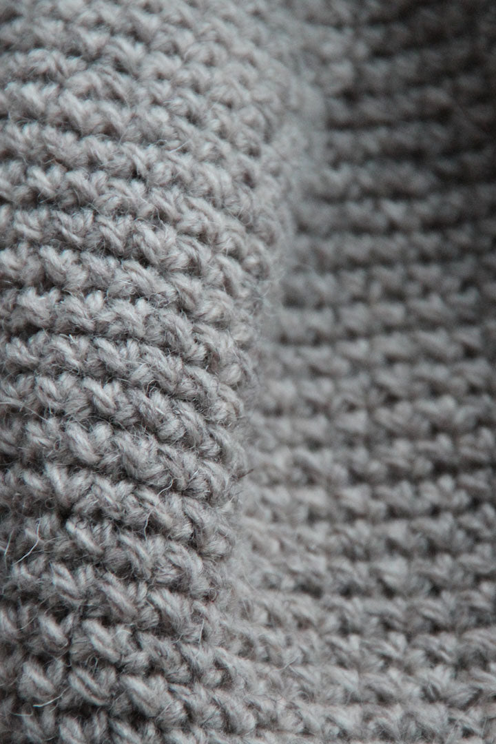 HAND KNITTED HAT - GREY
