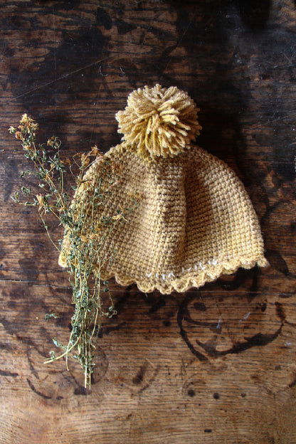 HAND KNITTED HAT - YELLOW