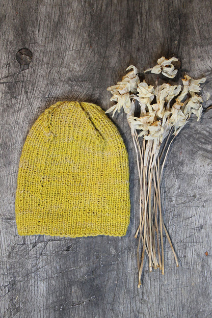 HAND KNITED HAT - YELLOW