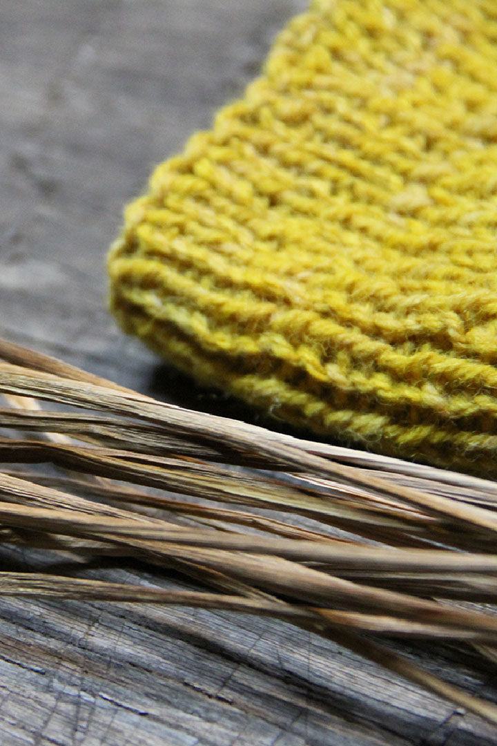 HAND KNITED HAT - YELLOW
