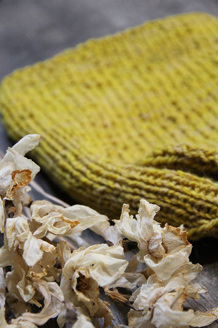 HAND KNITED HAT - YELLOW