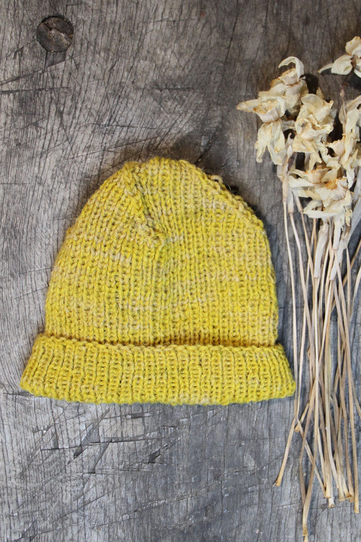 HAND KNITED HAT - YELLOW