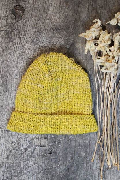 HAND KNITED HAT - YELLOW