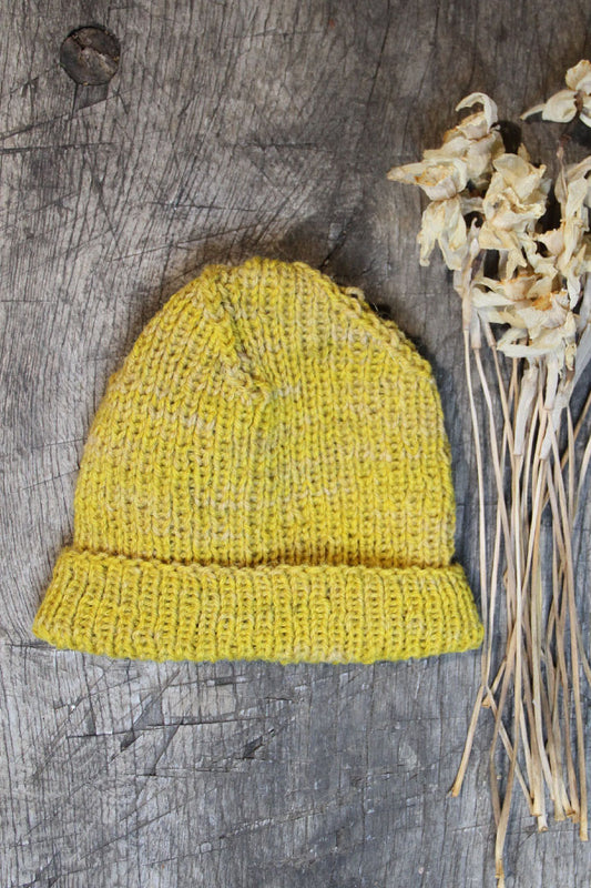 HAND KNITED HAT - YELLOW