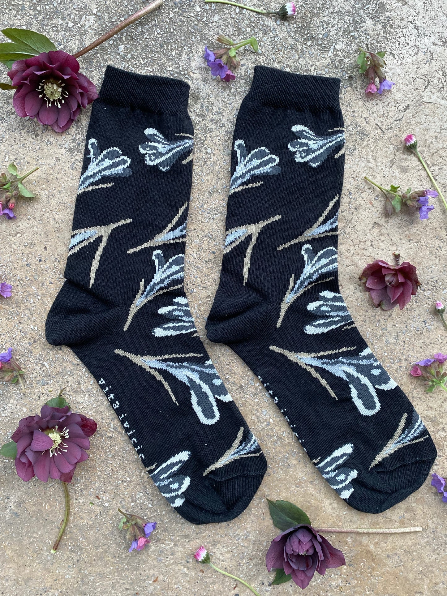 Crocus flowers - black 1 PAIR LEFT