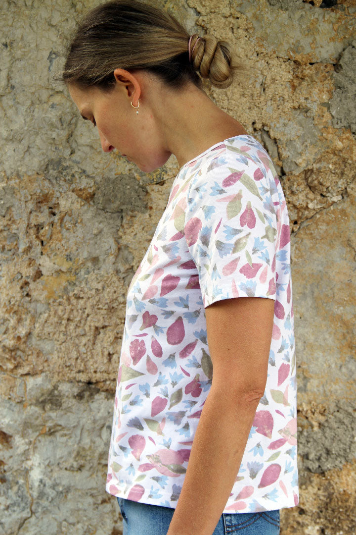 PEONIES AND BLUEBELLS T-SHIRT (available in size: 44)